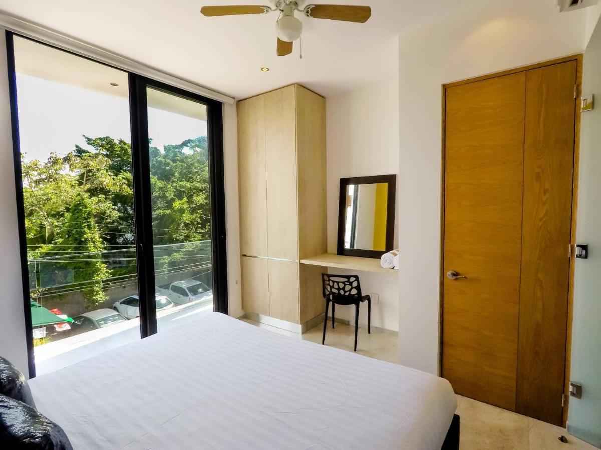 Lovely 1 Bedroom Apartment, 3 Blocks To Mamitas, Roof Pool Views, Bbq