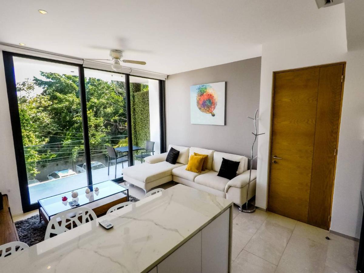 Lovely 1 Bedroom Apartment, 3 Blocks To Mamitas, Roof Pool Views, Bbq * Playa del Carmen