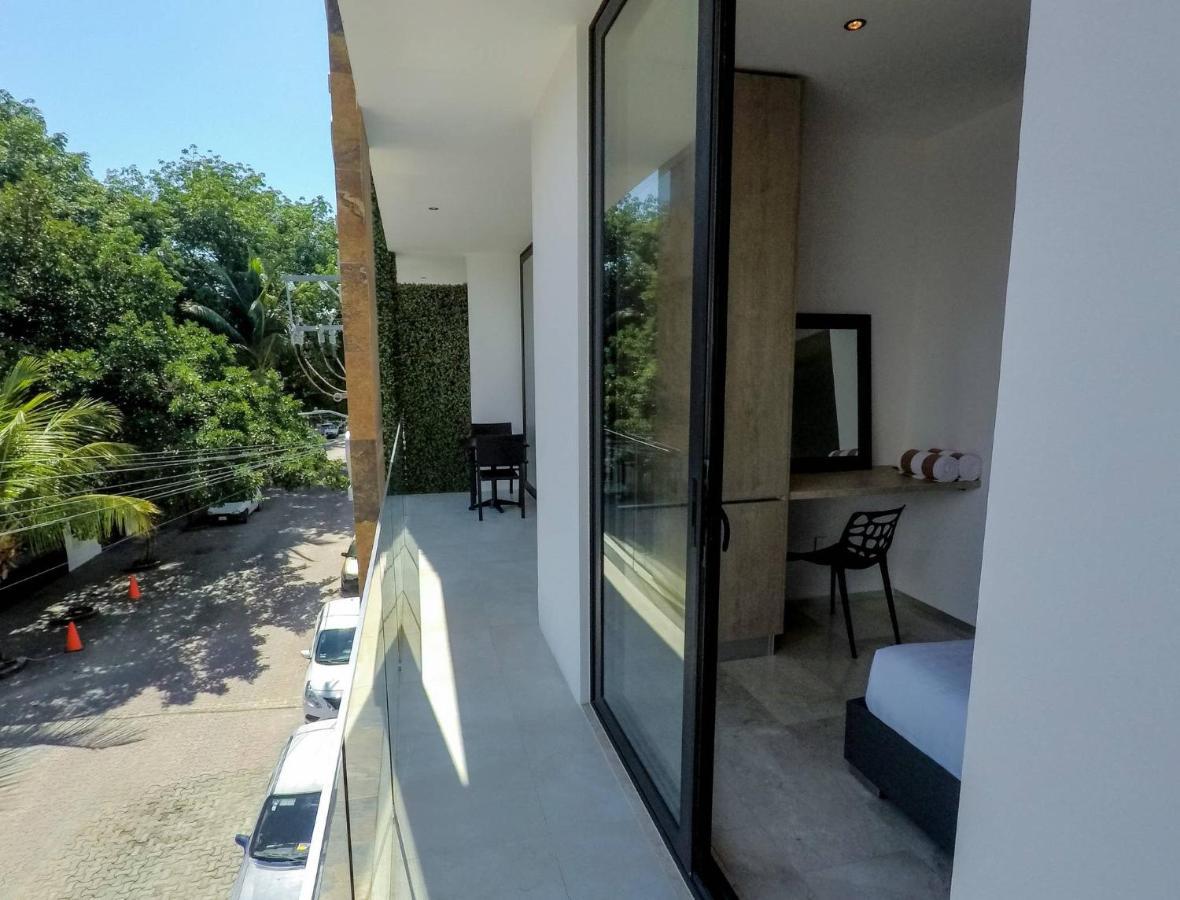 Lovely 1 Bedroom Apartment, 3 Blocks To Mamitas, Roof Pool Views, Bbq Apartamento Playa del Carmen